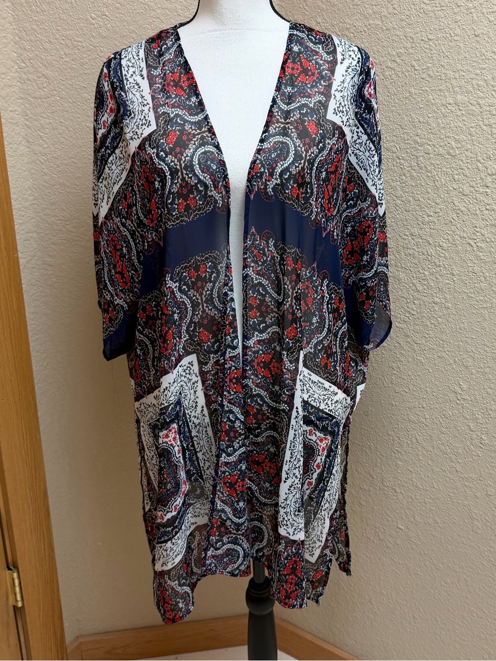 4/$20 Maurices Navy, Red & White Paisley Kimono